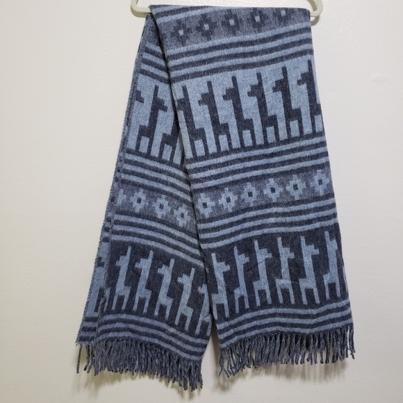 TUMI Alpaca Wool Throw Blanket  Alpaca Design (Blue) - Picture 1 of 4